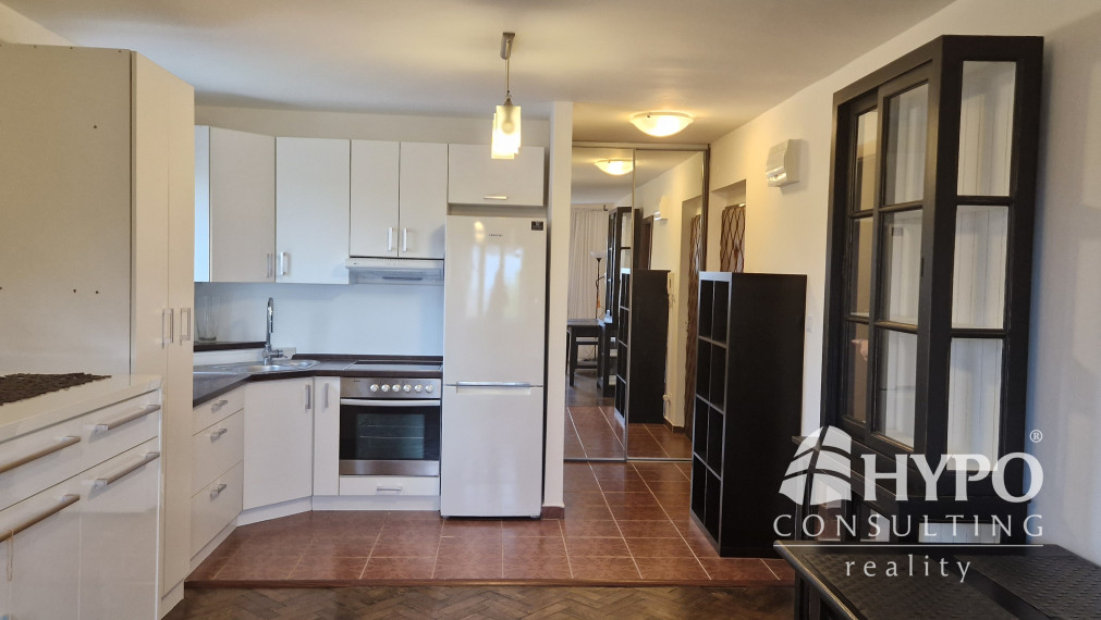 MODRA - pekný 2 izbový zrekonštruovaný byt-VÝBORNÁ LOKALITA