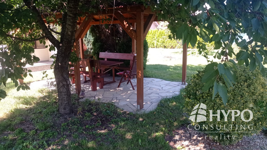 BA-Zlaté piesky-pozemok na rekreačné účely s dvojchatou -Mokráň záhon