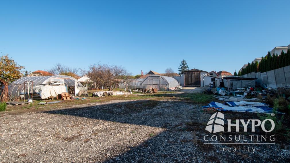 Priestranný dom s veľkým pozemkom vhodný aj na investíciu