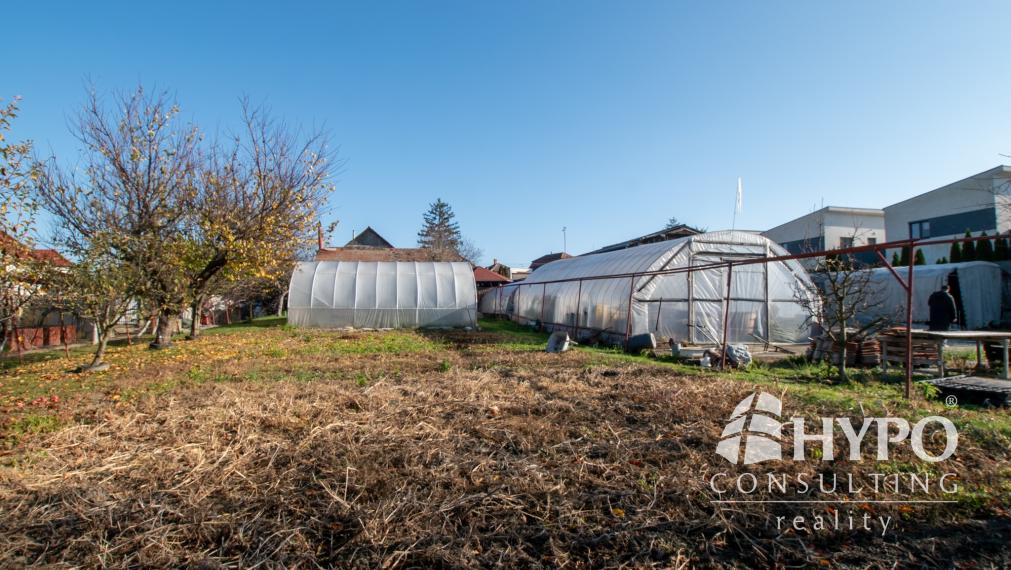 Priestranný dom s veľkým pozemkom vhodný aj na investíciu