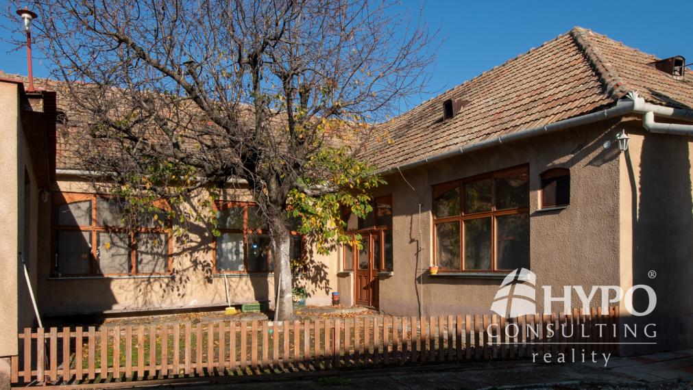 Priestranný dom s veľkým pozemkom vhodný aj na investíciu