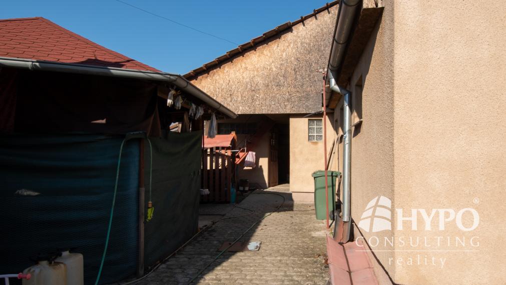 Priestranný dom s veľkým pozemkom vhodný aj na investíciu