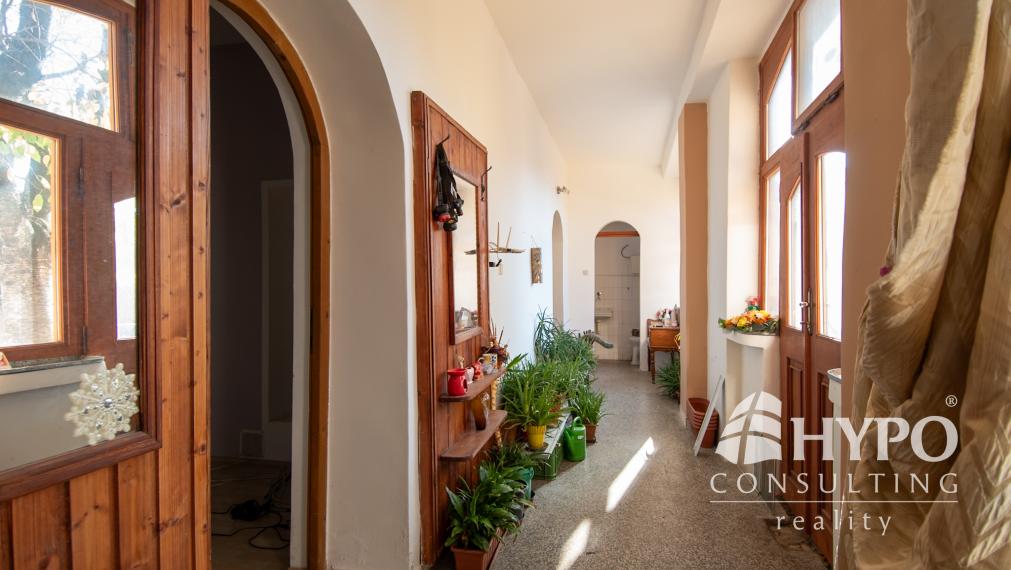 Priestranný dom s veľkým pozemkom vhodný aj na investíciu