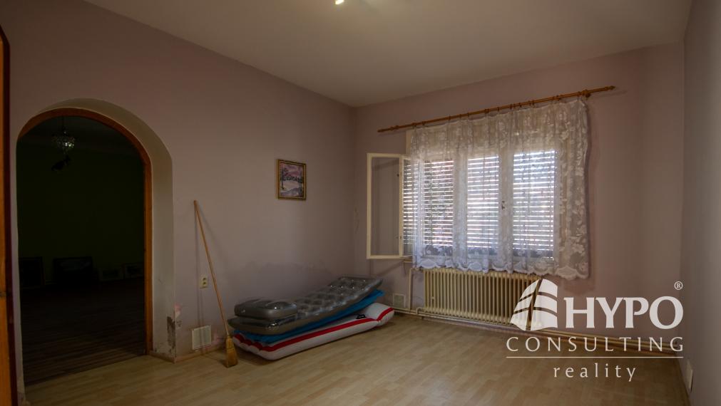 Priestranný dom s veľkým pozemkom vhodný aj na investíciu