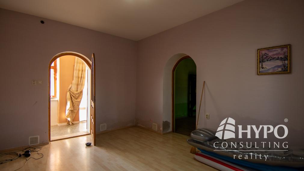 Priestranný dom s veľkým pozemkom vhodný aj na investíciu