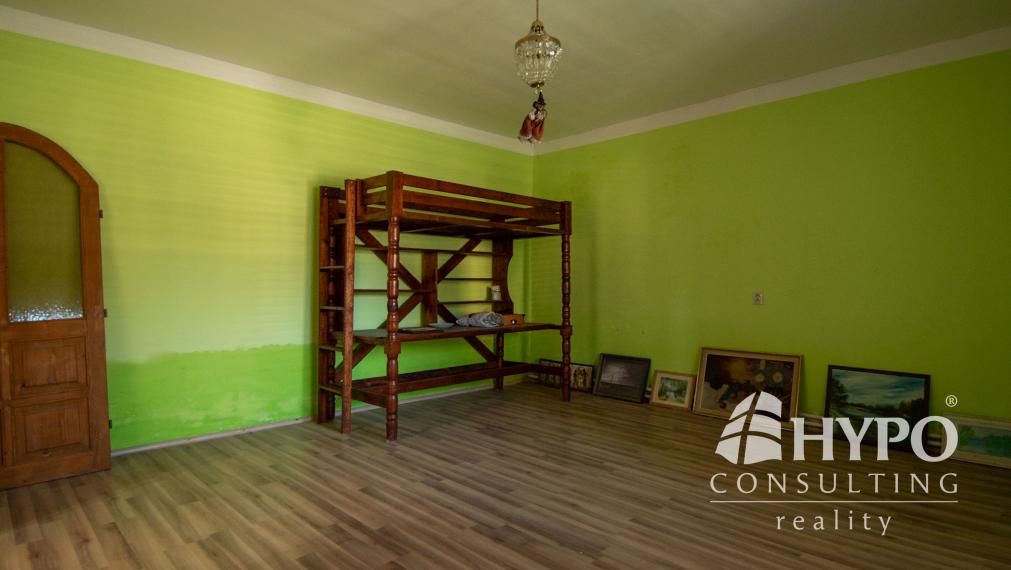 Priestranný dom s veľkým pozemkom vhodný aj na investíciu