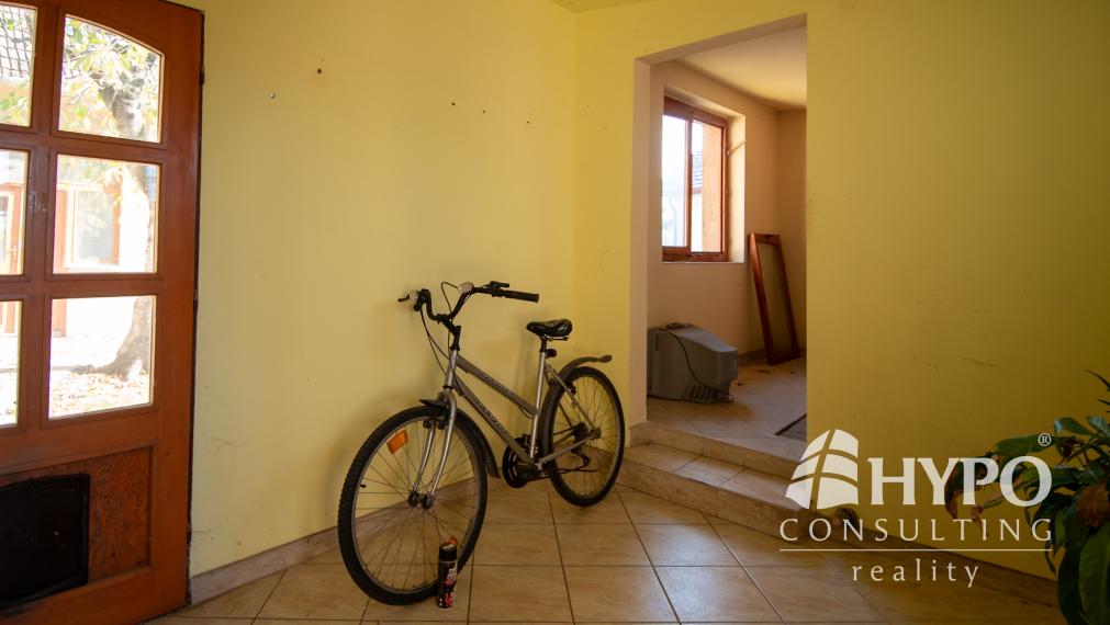 Priestranný dom s veľkým pozemkom vhodný aj na investíciu