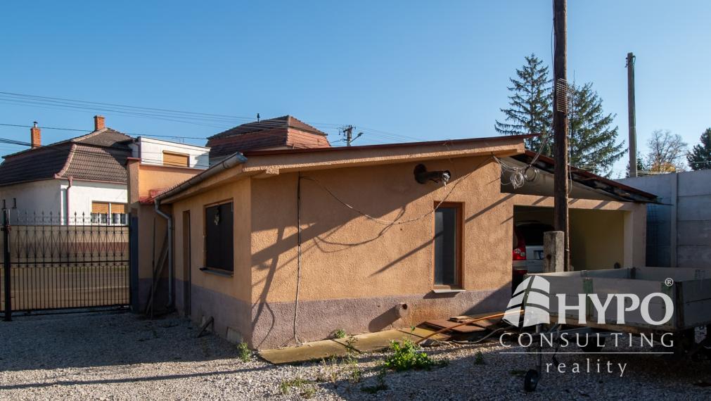 Priestranný dom s veľkým pozemkom vhodný aj na investíciu