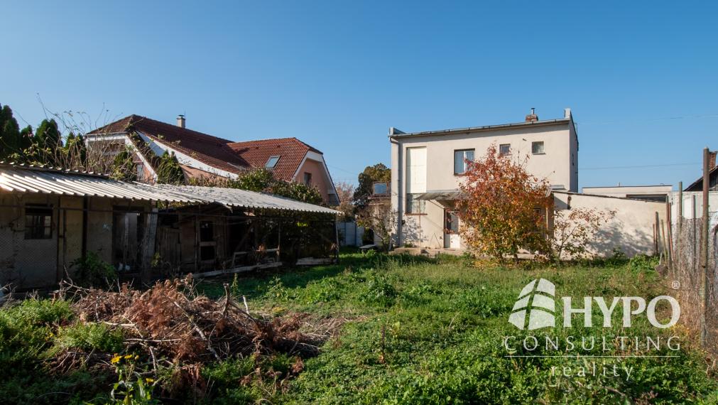 Starší trojpodlažný dom blízko centra