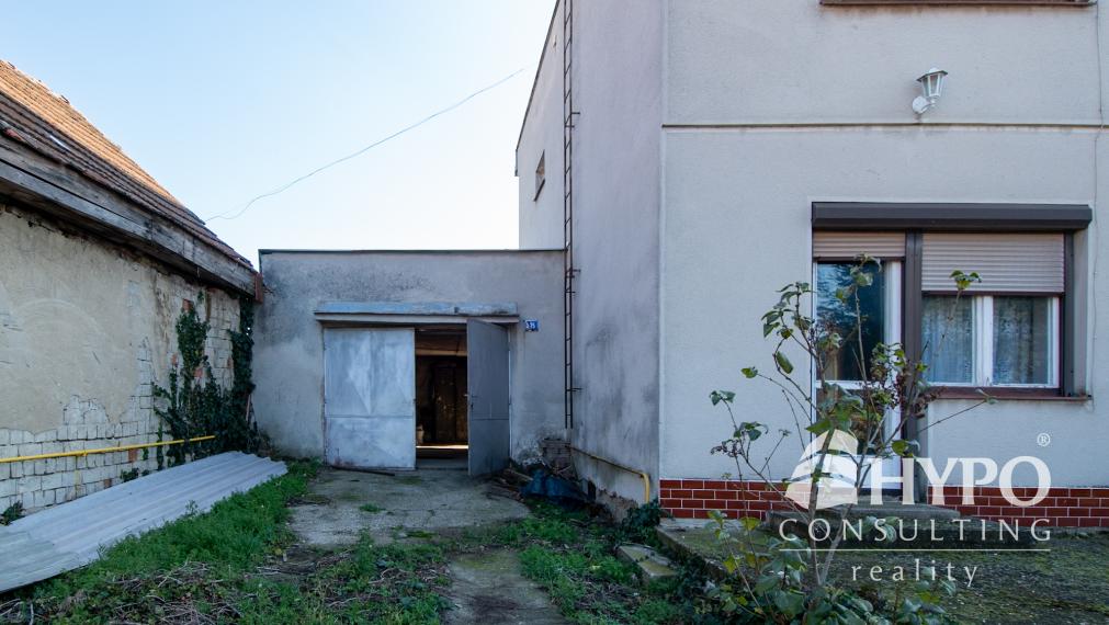 Starší trojpodlažný dom blízko centra