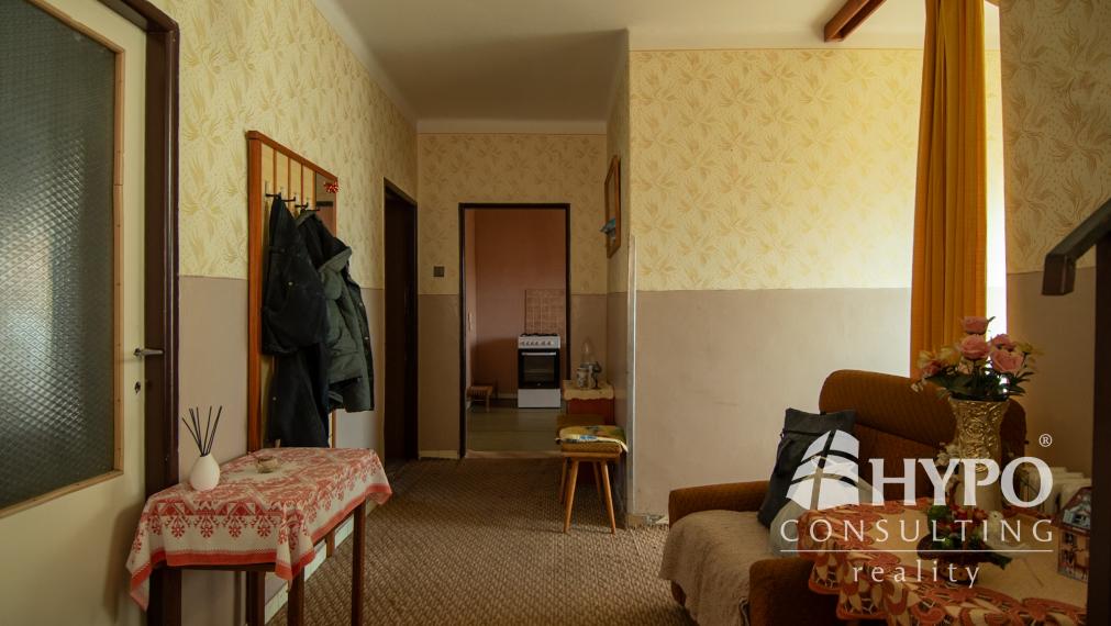 Starší trojpodlažný dom blízko centra