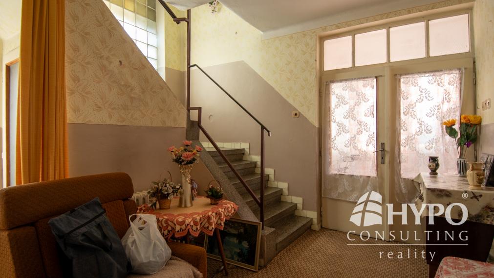 Starší trojpodlažný dom blízko centra