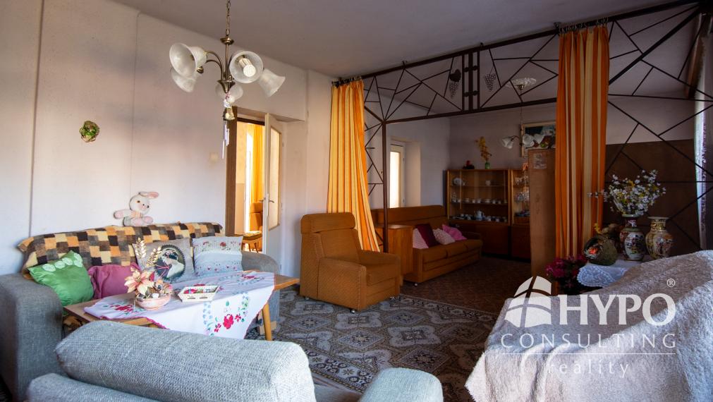 Starší trojpodlažný dom blízko centra