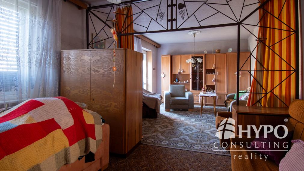 Starší trojpodlažný dom blízko centra