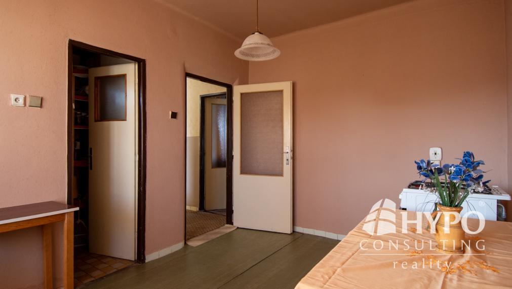 Starší trojpodlažný dom blízko centra