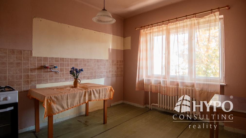 Starší trojpodlažný dom blízko centra