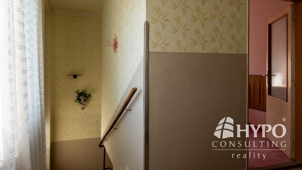 Starší trojpodlažný dom blízko centra