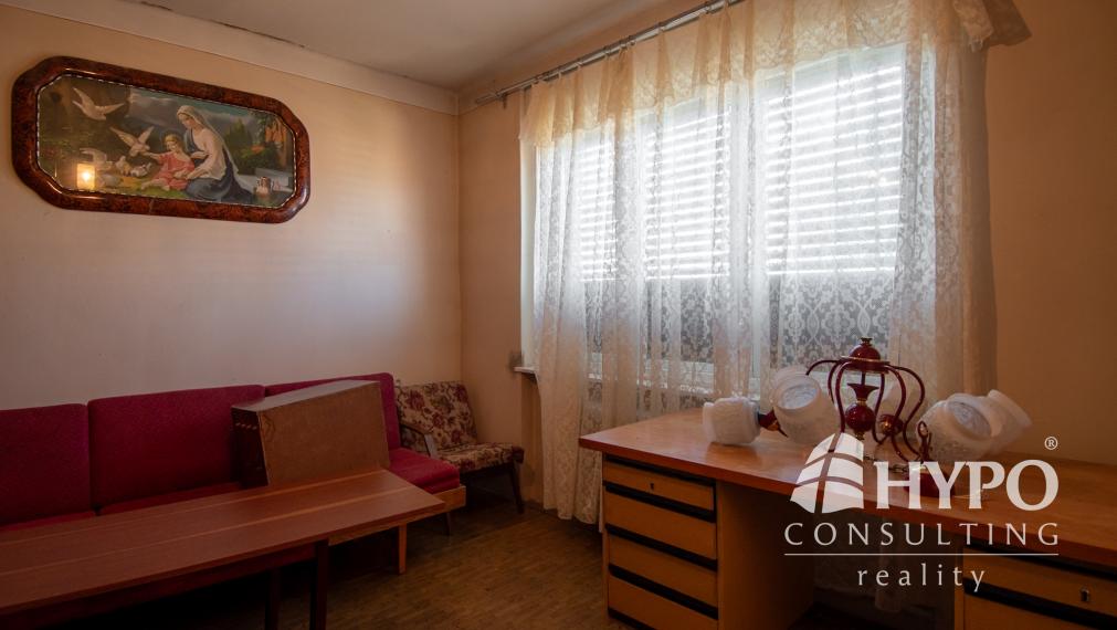 Starší trojpodlažný dom blízko centra