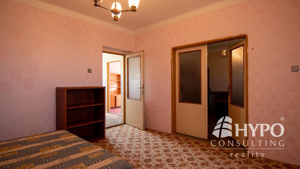 Starší trojpodlažný dom blízko centra