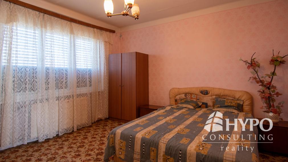 Starší trojpodlažný dom blízko centra