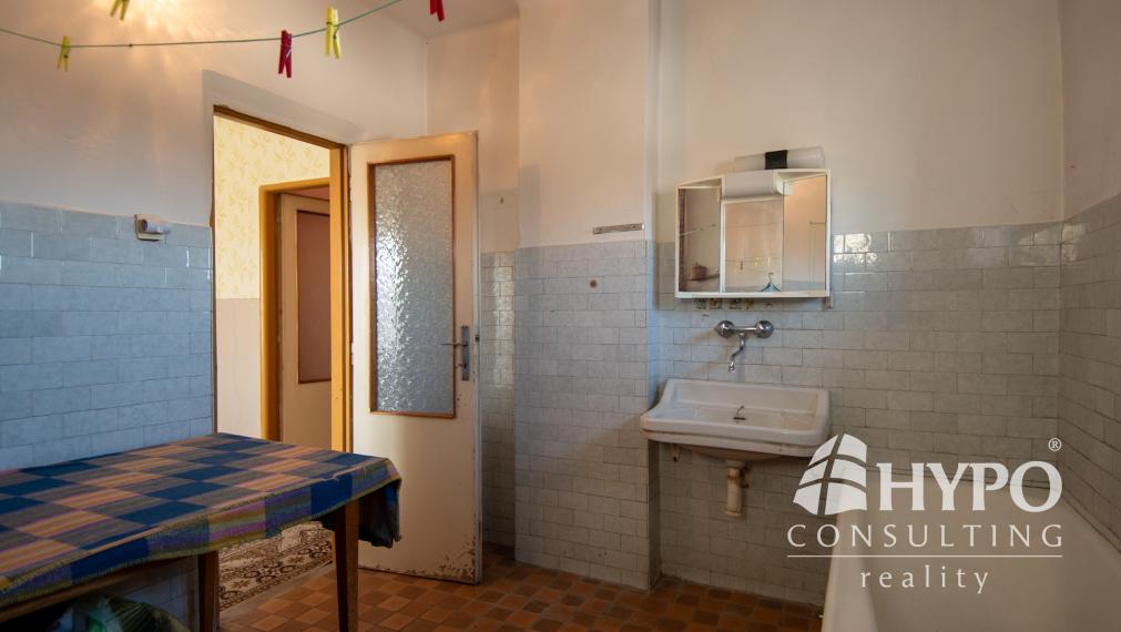 Starší trojpodlažný dom blízko centra