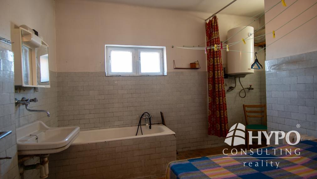 Starší trojpodlažný dom blízko centra