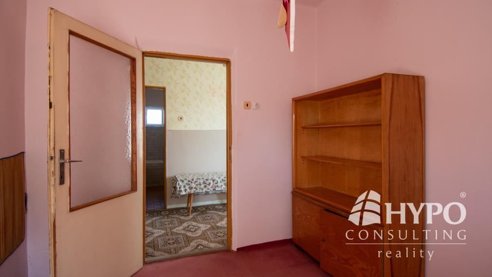 Starší trojpodlažný dom blízko centra