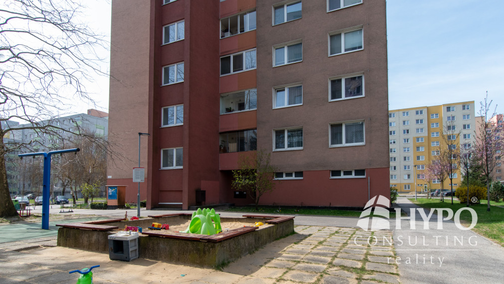 3‑izbový byt s balkónom po rekonštrukcii - Dúbravka