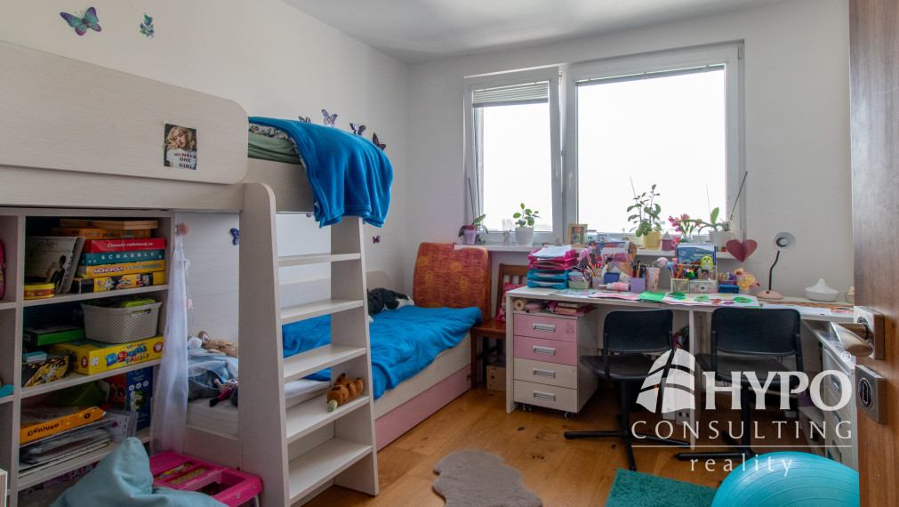 3‑izbový byt s balkónom po rekonštrukcii - Dúbravka