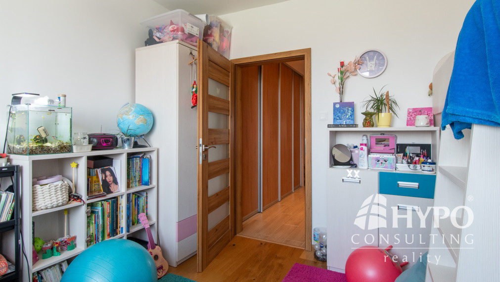 3‑izbový byt s balkónom po rekonštrukcii - Dúbravka