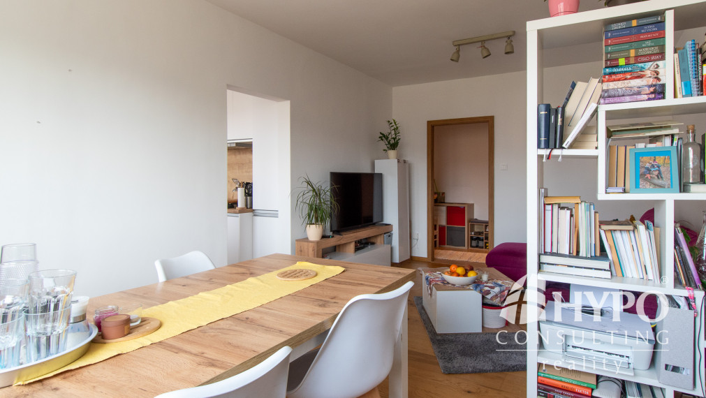 3‑izbový byt s balkónom po rekonštrukcii - Dúbravka