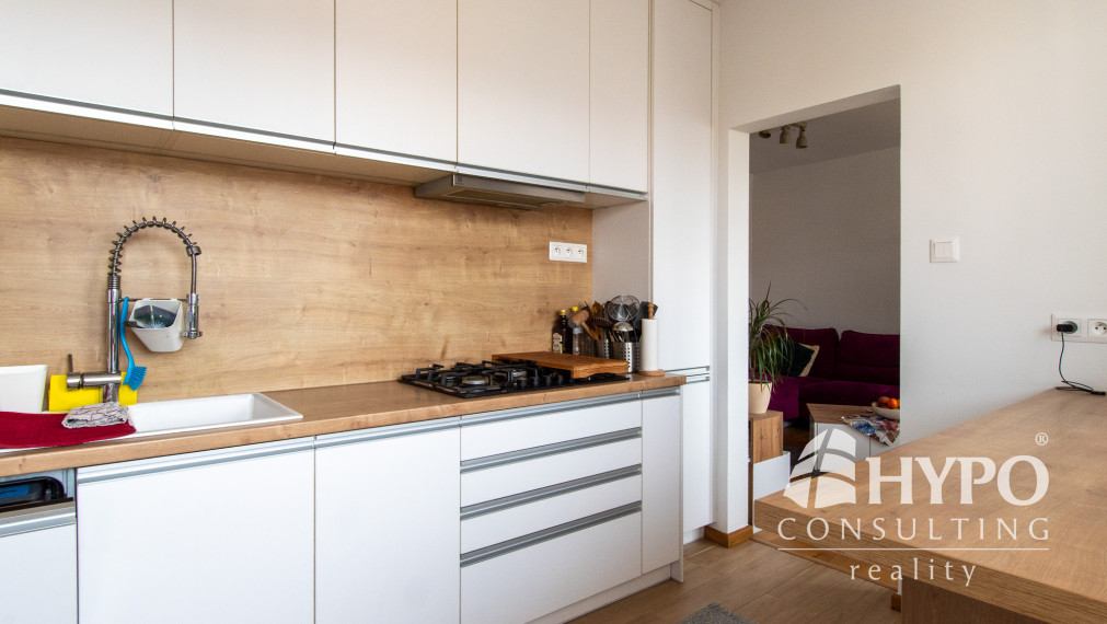 3‑izbový byt s balkónom po rekonštrukcii - Dúbravka