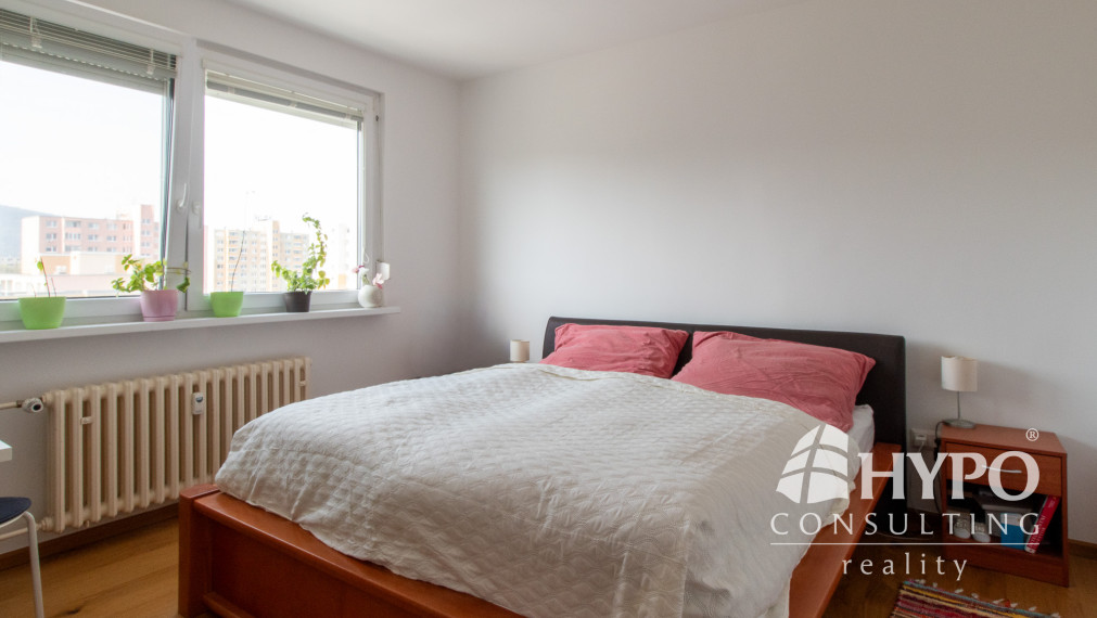 3‑izbový byt s balkónom po rekonštrukcii - Dúbravka