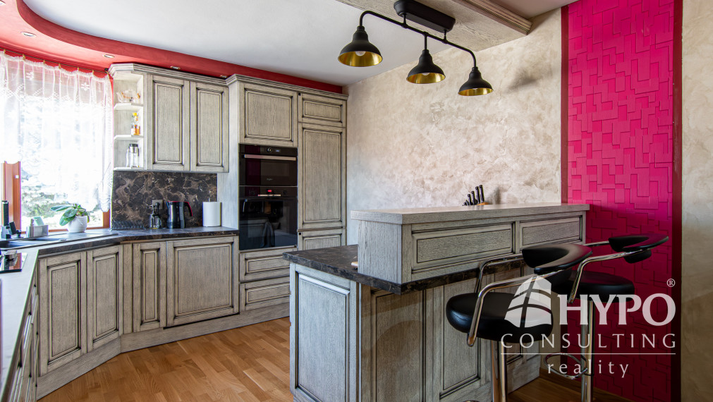 HORNÉ SALIBY-nadštandarné bývanie-8 izieb, sauna, vírivka, garáže, pozemok 1840 m2