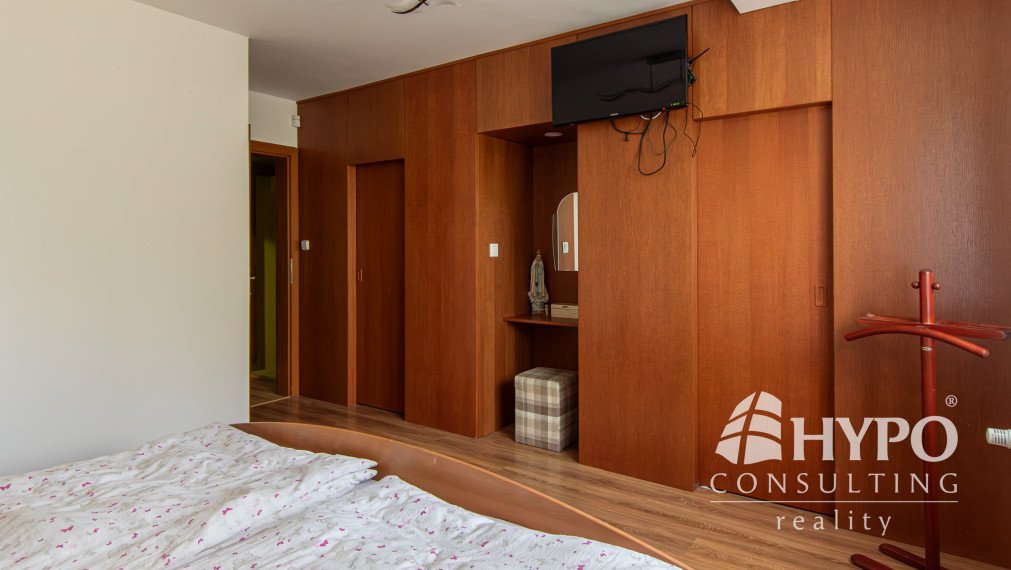 HORNÉ SALIBY-nadštandarné bývanie-8 izieb, sauna, vírivka, garáže, pozemok 1840 m2