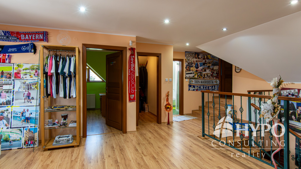 HORNÉ SALIBY-nadštandarné bývanie-8 izieb, sauna, vírivka, garáže, pozemok 1840 m2
