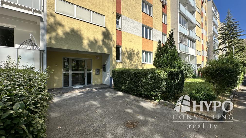 Na predaj 2-izbový byt s veľkou loggiou - Ružinov