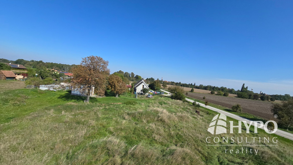 Prémiový pozemok (1017 m²) s úchvatným výhľadom - Cífer
