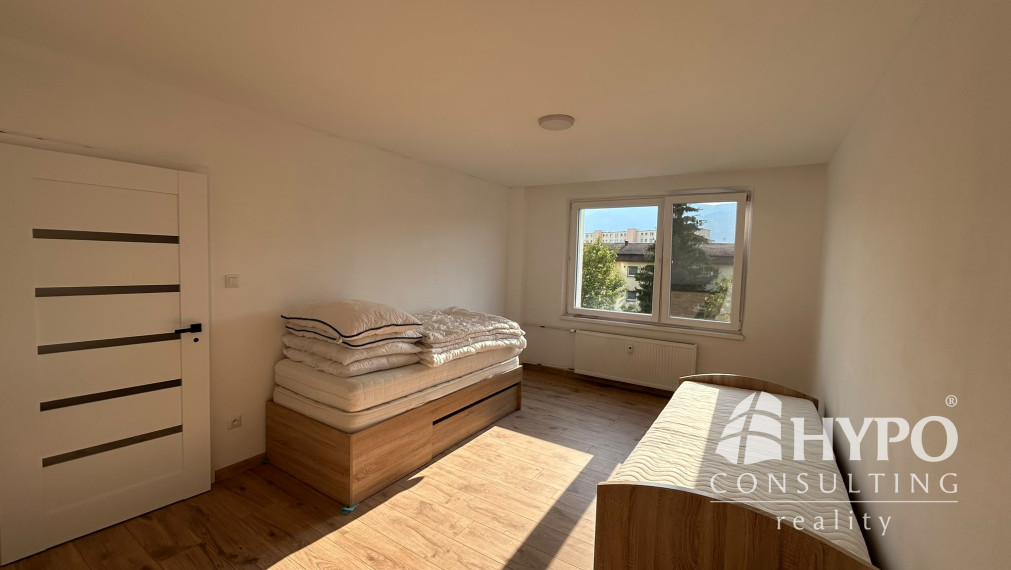 Na predaj 3 izbový byt veľkometrážny 85m2 Vrútky