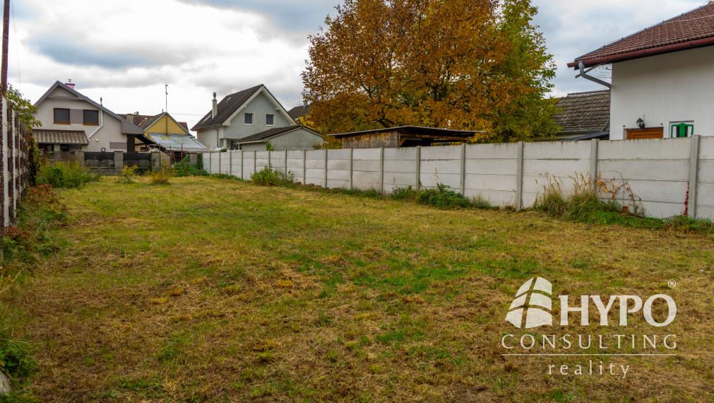 Zasieťovaný rovinatý pozemok (429m²) v zástavbe, Lozorno