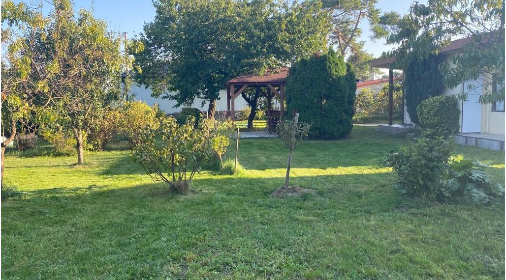 BA-Zlaté piesky-pozemok na rekreačné účely s dvojchatou -Mokráň záhon