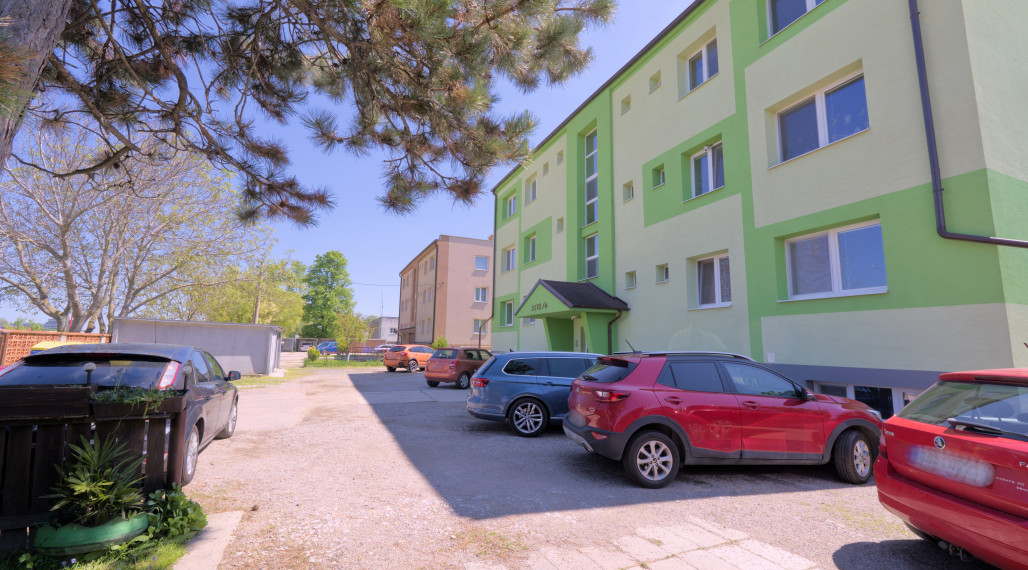 EXKLUZÍVNE 2-izbový byt a DVE PARKOVACIE MIESTA na Modranskej v Trnave