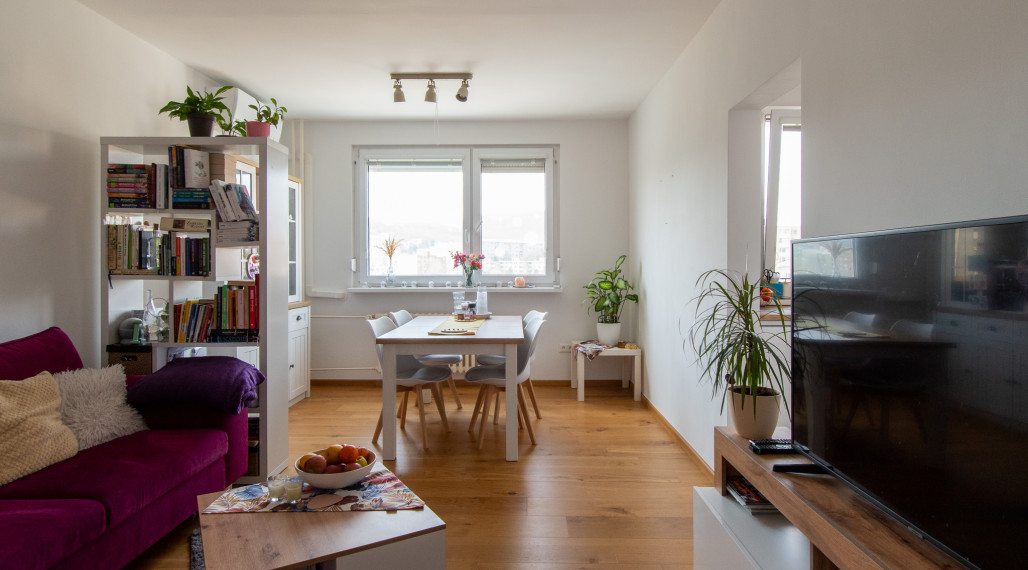 3‑izbový byt s balkónom po rekonštrukcii - Dúbravka
