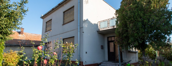 Starší trojpodlažný dom blízko centra