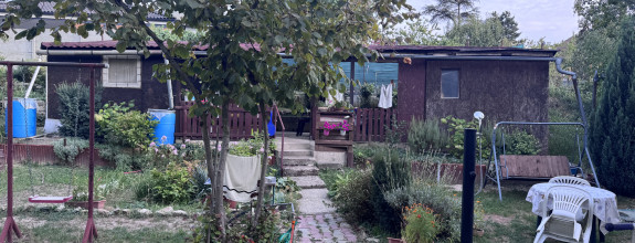 Udržiavaná záhrada s chatkou a mestskou vodou (BA - Vrakuňa)