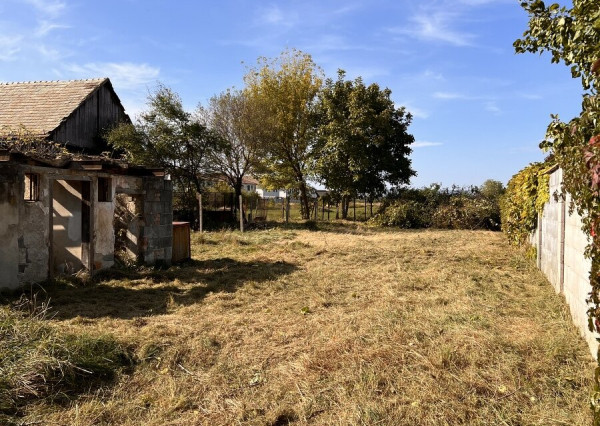 VEĽKÝ BIEL-predaj pozemku priamo v obci