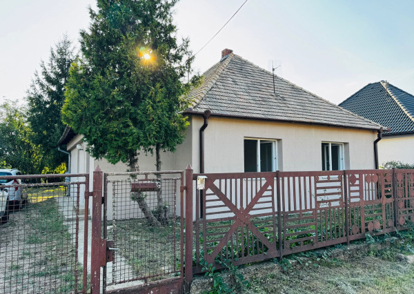 Zachovalý pekný dom 10min od Nitry vhodný na rekonštrukciu