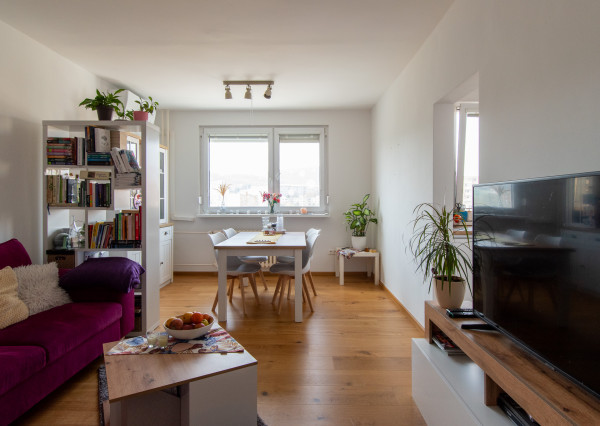 3‑izbový byt s balkónom po rekonštrukcii - Dúbravka