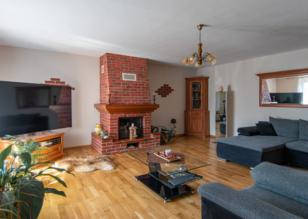 HORNÉ SALIBY-nadštandarné bývanie-8 izieb, sauna, vírivka, garáže, pozemok 1840 m2